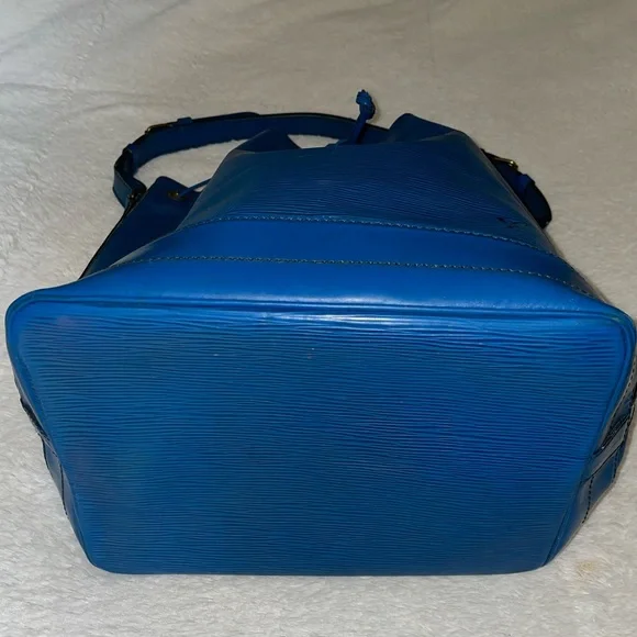 Louis Vuitton Epi Noe Bucket Bag in Blue‎ with Drawstring - Picture 2 of 12